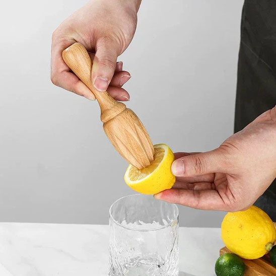 presse-agrume-manuel-en-bois-pour-une-preparation-rapide-sans-douleur-ni-fatigue