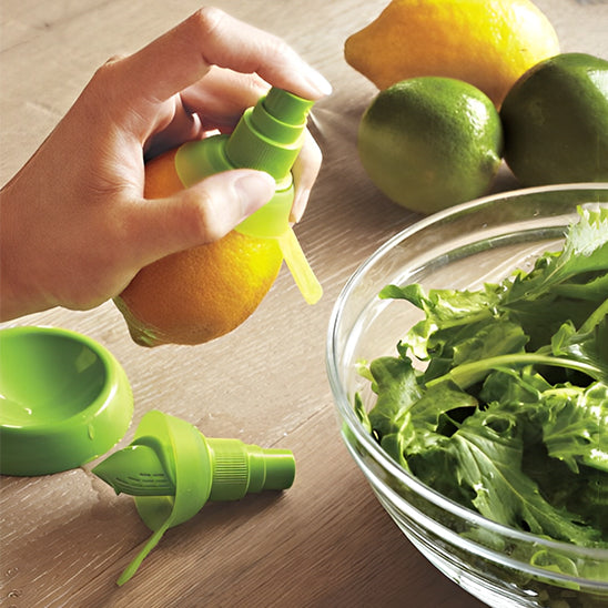 presse agrume sous forme de spray permet d'extraire le jus du citron
